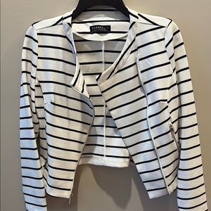 Bagatelle Black and White Blazer with Fitted Silhouette